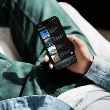 Handy mit der geöffneten Flaggenfrei-Seite im Browser