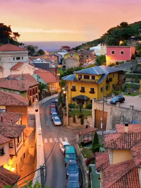 Eine idyllische Stadt als Symbol für das Auswandern nach Spanien