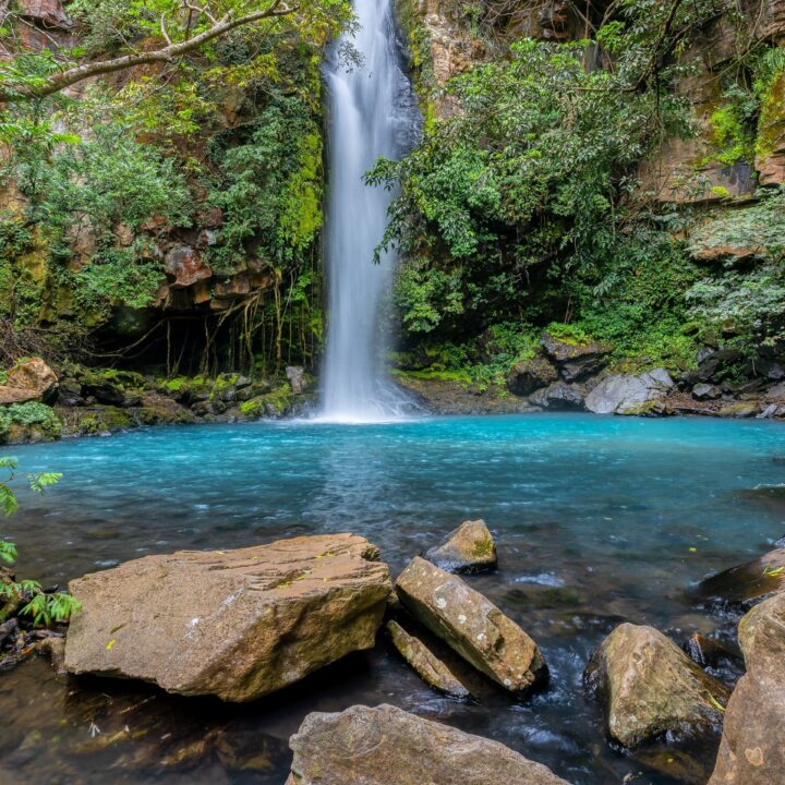 Ein natürlicher Wasserfall in Costa Rica