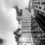 Glasfassade einer Großbank