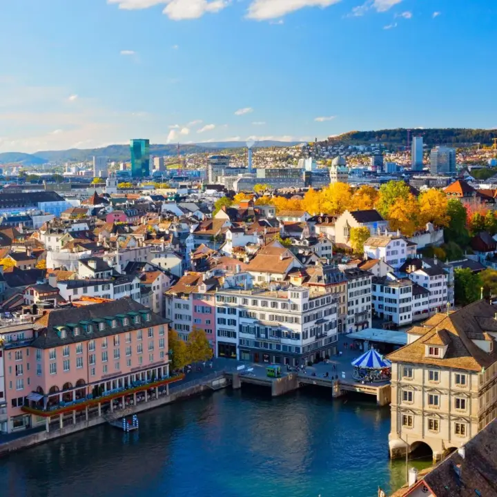 Blick auf eine Stadt als Symbol für Immobilien in der Schweiz