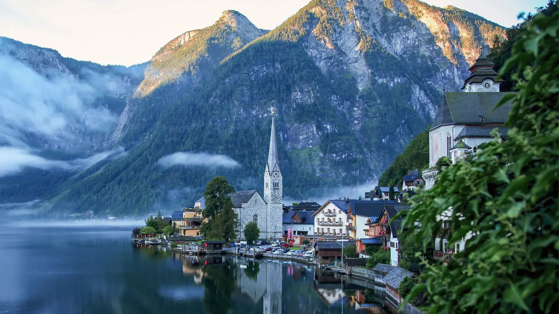 Ein Bergdorf als Symbol für Arbeiten in Österreich