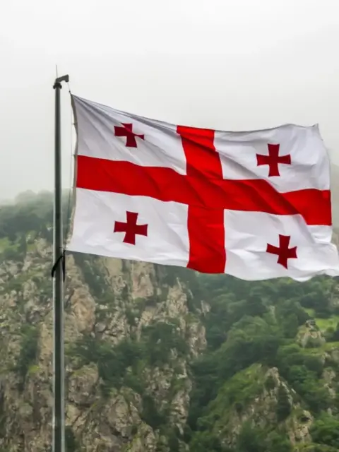 Eine Flagge als Zeichen für Firma gründen in Georgien