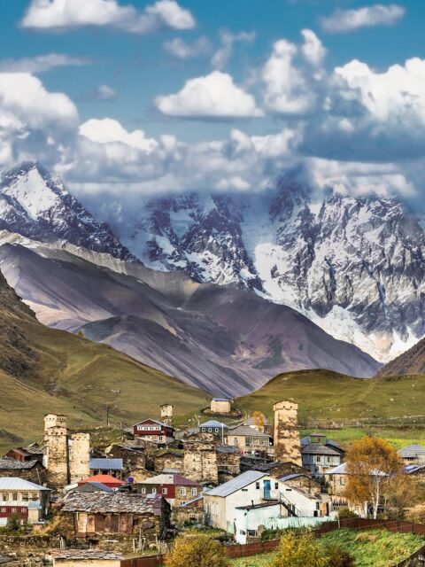 Ein idyllisches Bergdorf in Georgien