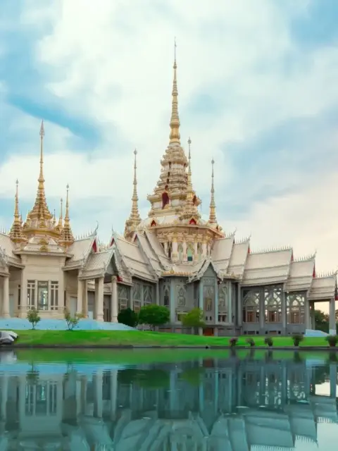 Ein Palast in Thailand als Symbol für eine Firmengründung in Thailand