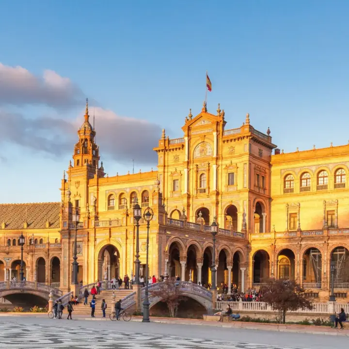 Ein historisches Gebäude als Symbol für ein Bankkonto in Spanien