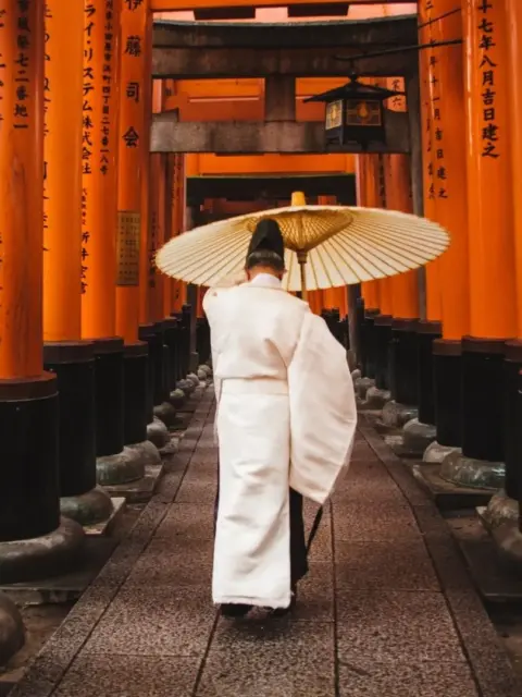 Säulen als Symbol für Krankenversicherung in Japan