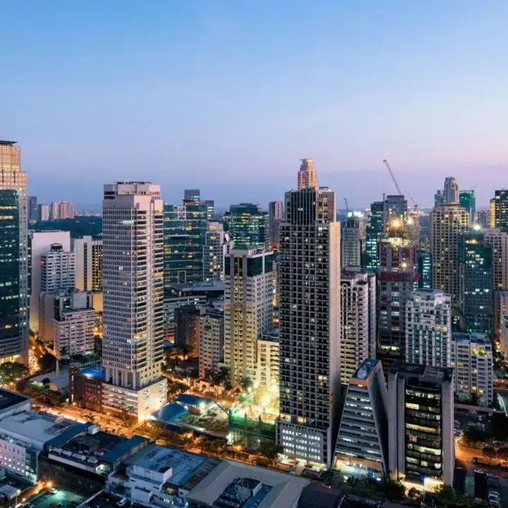 Eine Skyline als Symbol für Steuern auf den Philippinen