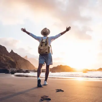 EIn Mann am Strand als Symbol für internationale krankenversicherung