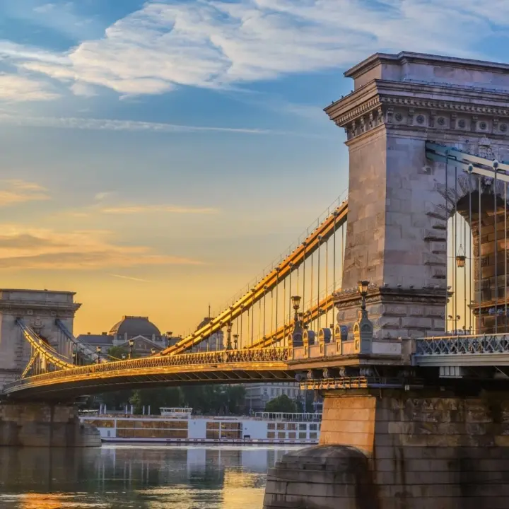 Eine Brücke als Symbol für Leben in Ungarn