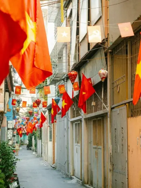 Eine schmale Gasse als Symbol für Steuern in Vietnam