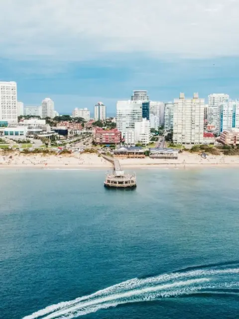 Eine Stadt am Meer als Symbol für Leben in Uruguay