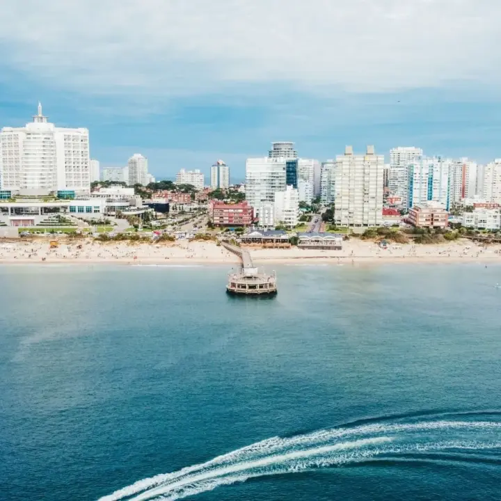 Eine Stadt am Meer als Symbol für Leben in Uruguay
