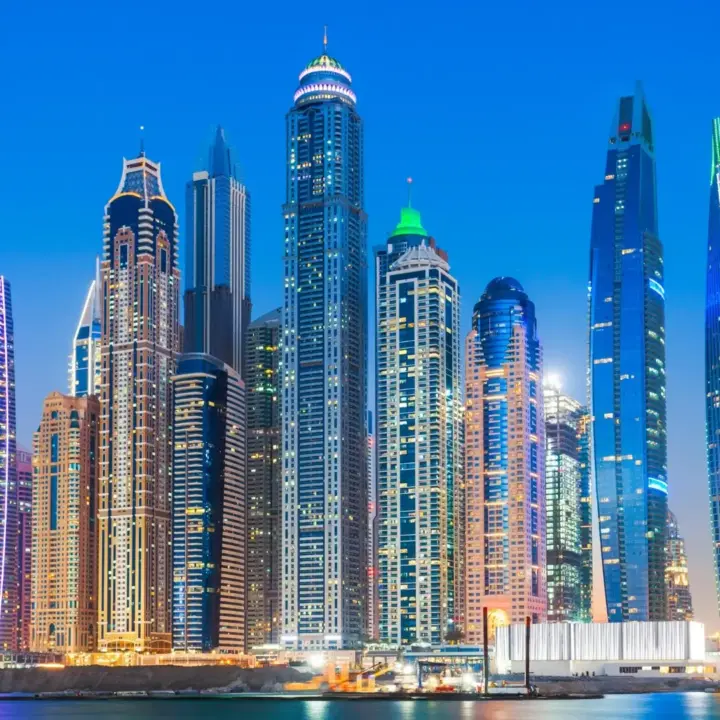 Eine Skyline als Symbol für Steuern in Dubai