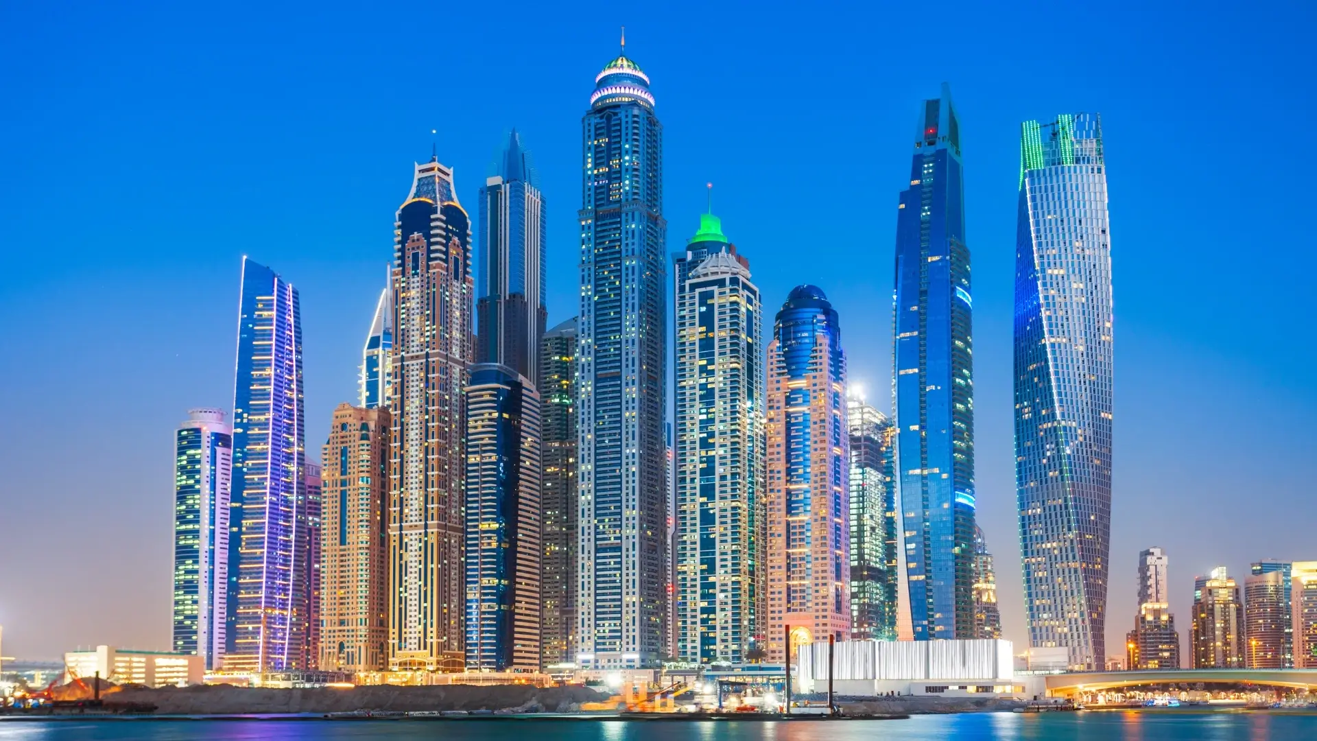 Eine Skyline als Symbol für Steuern in Dubai