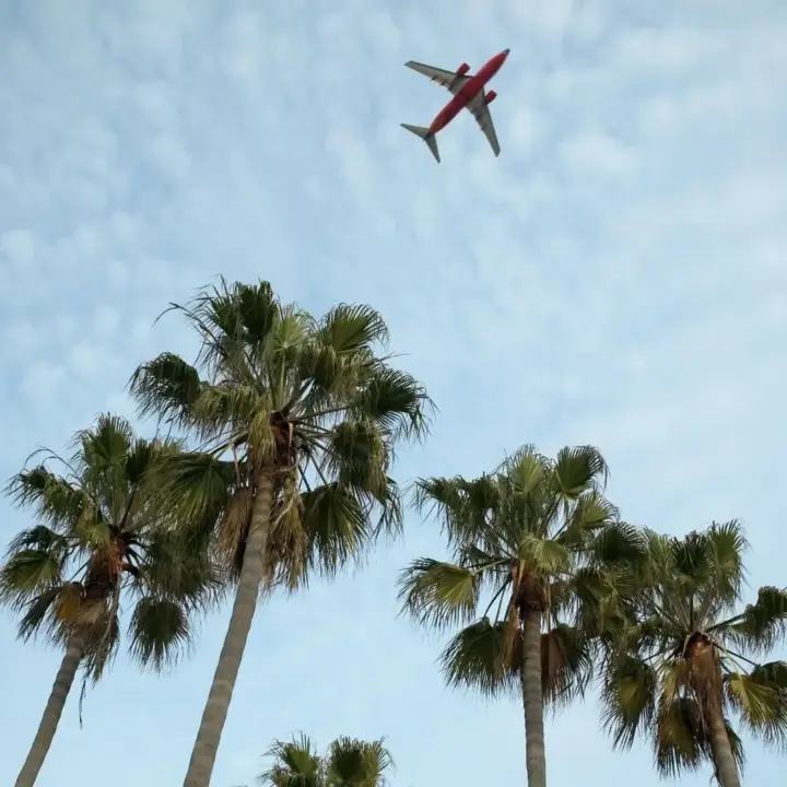 Ein Bild vom Himmel als Symbol für Golden Visa vs. Citizenship by Investment