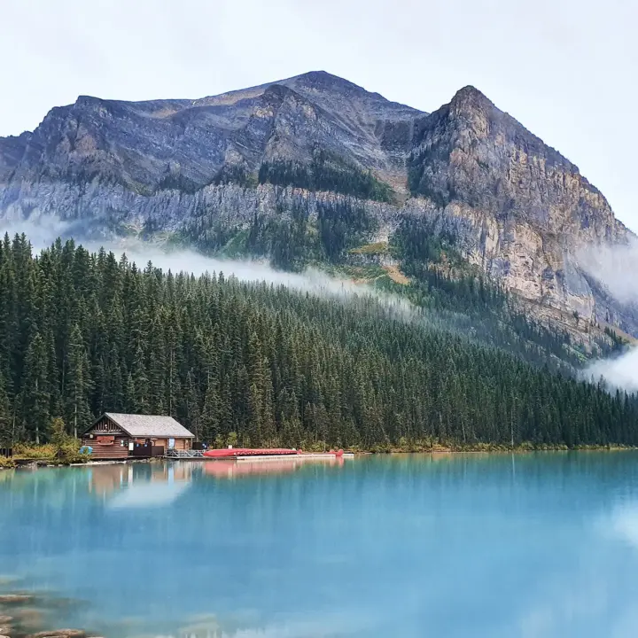 Eine einsame Hütte als Symbol für Wohnsitz