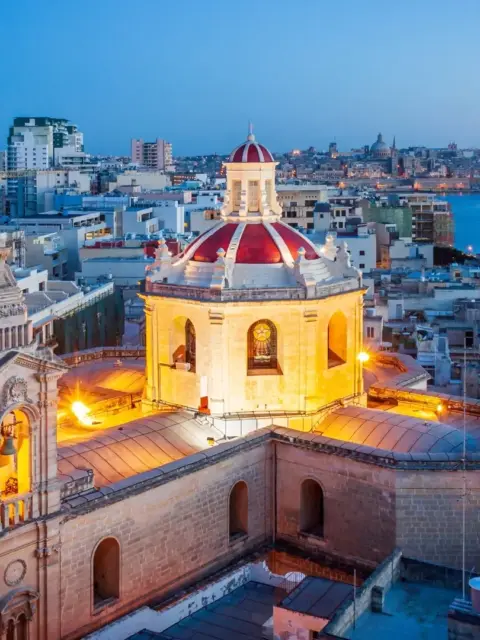 Eine Stadtkulisse als Symbol für Visum für Malta