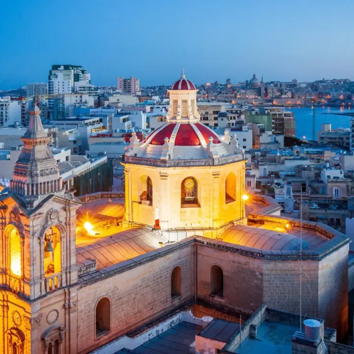Eine Stadtkulisse als Symbol für Visum für Malta