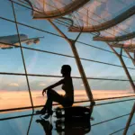 Ein einsamer Flughafen als Symbol für Visum für Auswanderer