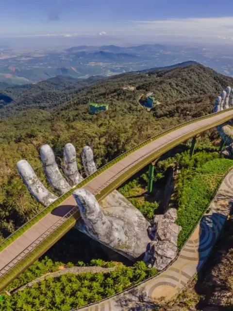 Die bekannte Brücke in Da Nang als Symbol für leben in da nang