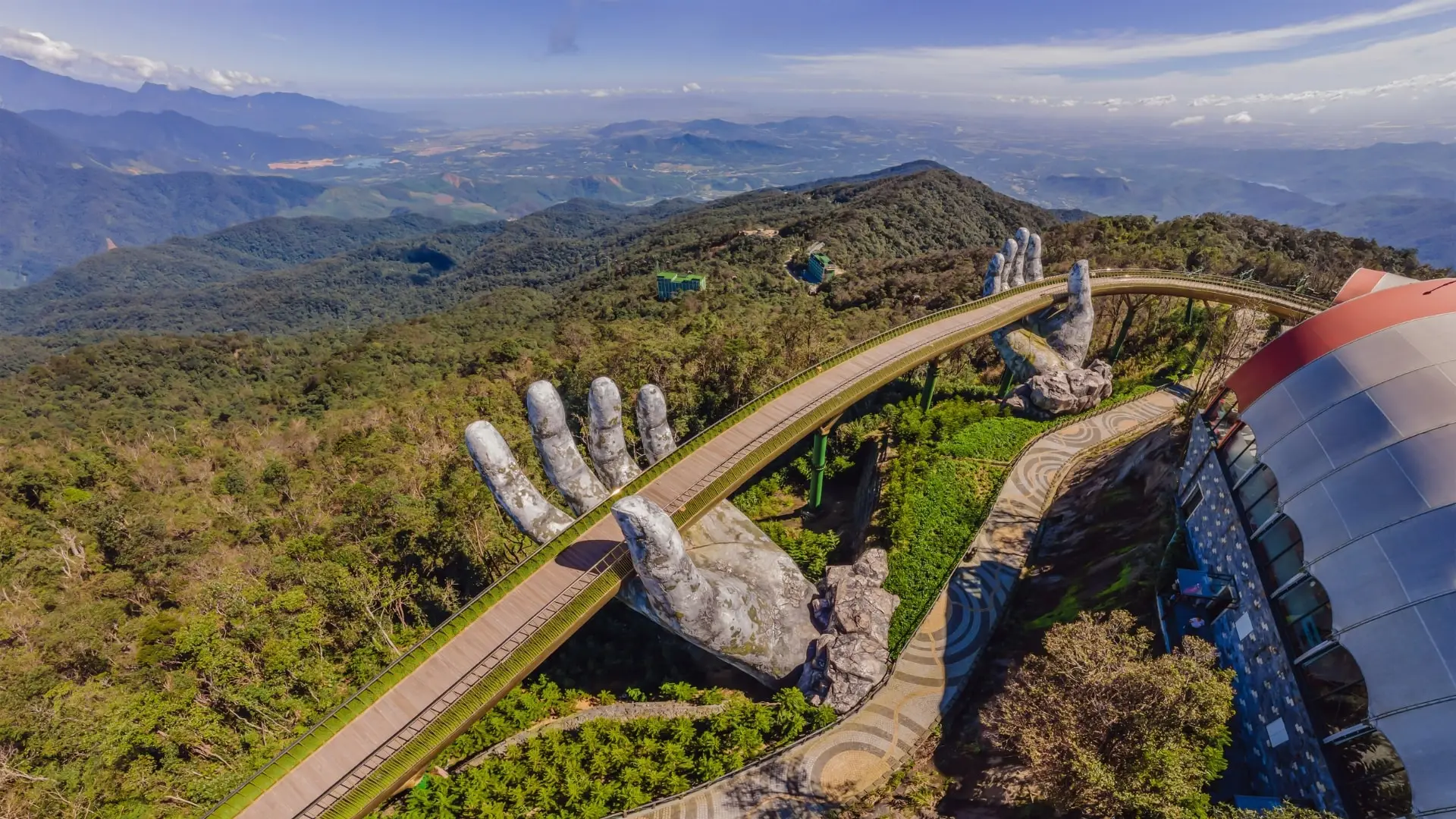 Die bekannte Brücke in Da Nang als Symbol für leben in da nang